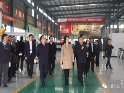 濟寧市委常委、組織部部長孔凡萍帶領(lǐng)全市“兩新”組織黨建工作現(xiàn)場觀摩團(tuán)蒞臨天意機械調(diào)研指導(dǎo)